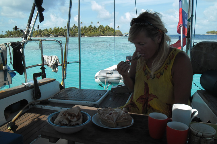 French Polynesia, the Tuamotu Archipelago: Apataki Atoll
